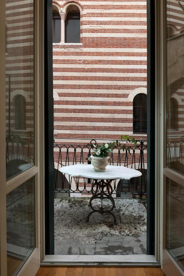 Residenza Dei Signori - Italian Homing Apartment เวโรนา ภายนอก รูปภาพ