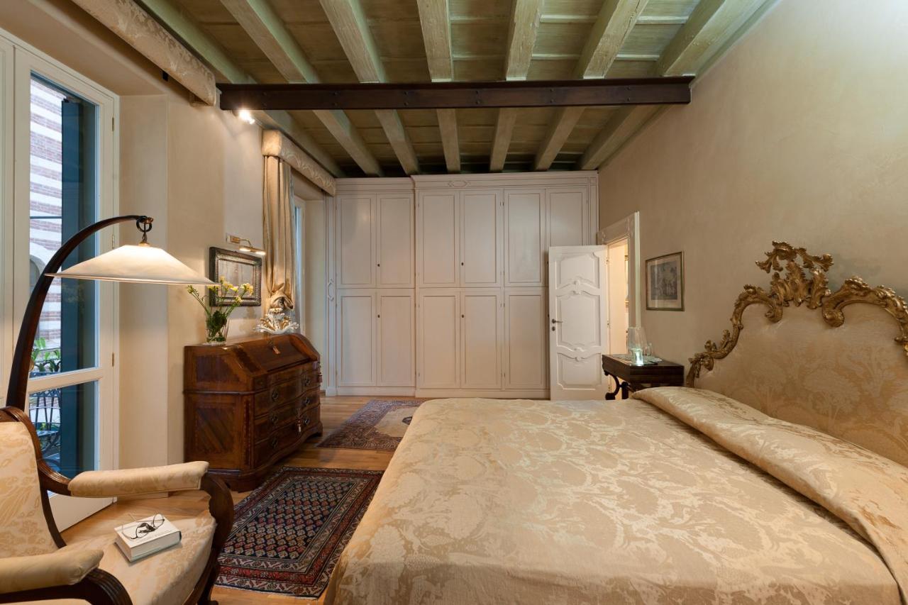 Residenza Dei Signori - Italian Homing Apartment เวโรนา ภายนอก รูปภาพ